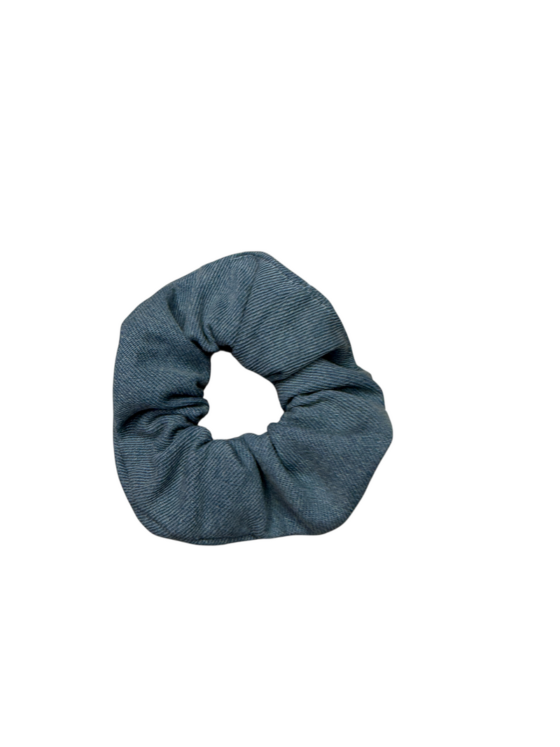 Chill in jeans scrunchy