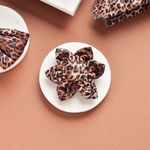 Gestepptes Leopardenwelpenhalsband Blume