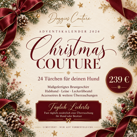 Hunde-Adventskalender „Christmas Couture“ von Doggies Couture für 239 € mit 24 Türchen, täglichen Leckerlis, maßgefertigtem Brustgeschirr und Zubehör. Festliches Motiv in Creme, Bordeaux und Gold.
