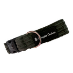 Cord-Halsband für Hunde in Grün von Doggies Couture – handgefertigtes Hundehalsband aus weichem Cord in sattem Grün mit hochwertigem Verschluss und D-Ring zur Befestigung der Leine.