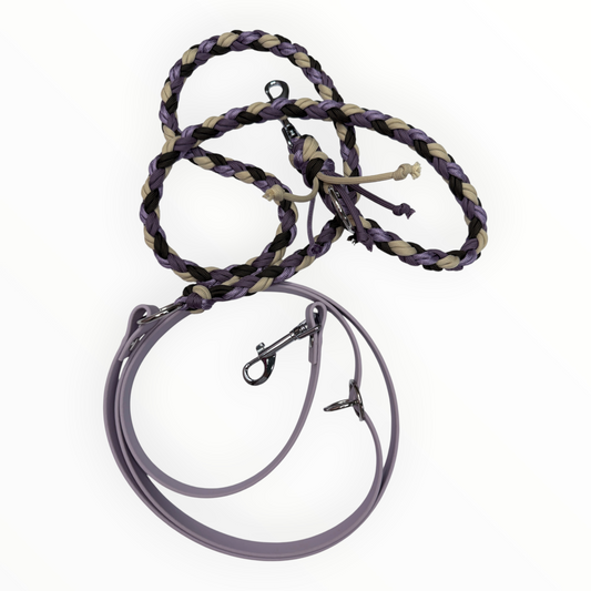 Double-Trouble-Sofortkaufleine von Doggies Couture – handgefertigte Hundeleine aus Paracord und Biothane, 220 cm lang, flexibel von Handschlaufe bis Crossbody verstellbar und mit zwei frostsicheren 360°-Bolzenkarabinern.