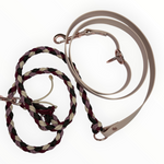 Double-Trouble-Sofortkaufleine von Doggies Couture – handgefertigte Hundeleine aus Paracord und Biothane, 220 cm lang, flexibel von Handschlaufe bis Crossbody verstellbar und mit zwei frostsicheren 360°-Bolzenkarabinern.