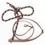 Double-Trouble-Sofortkaufleine von Doggies Couture – handgefertigte Hundeleine aus Paracord und Biothane, 220 cm lang, flexibel von Handschlaufe bis Crossbody verstellbar und mit zwei frostsicheren 360°-Bolzenkarabinern.
