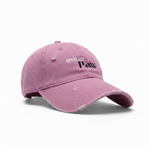 Rosa Jeanskappe „Spoiled Paw“ von Doggies Couture – stylische Denim-Cap in Rosa mit „Spoiled Paw“-Schriftzug, modisches Accessoire für Hundeliebhaber und Hundehalter.