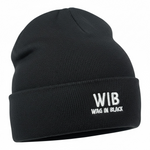 Schwarze Haube „Wag in Black“ von Doggies Couture – stylische Strickmütze in Schwarz mit „Wag in Black“-Schriftzug, modisches Accessoire für Hundeliebhaber und Hundehalter.