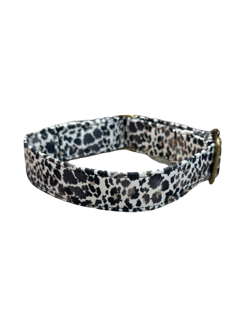 Collar text the leopard