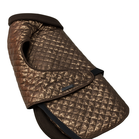 Gesteppt glänzender Hundemantel in Braun/Kupfer – handmade & hochwertig, warm gefüttert.