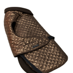 Gesteppt glänzender Hundemantel in Braun/Kupfer – handmade & hochwertig, warm gefüttert.