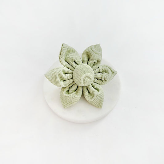 LUXE Herzhalsband in Salbeiform mit Blumenmuster - doggiescouture.at