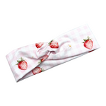 Rosa Stirnband für Damen im Design „Pick Me Berry“ mit zartem Erdbeer-, Gänseblümchen- und Karomuster. Das weiche Jersey-Stirnband mit dekorativem Twistknoten sorgt für einen bequemen Sitz ohne Rutschen oder Drücken. Stylisches Haaraccessoire für Alltag, Spaziergänge, Sport und Matching-Looks mit Hund. Handgefertigt von Doggies Couture. 🍓💖🐾