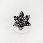 Schwarze Blume mit Leopardenhalsband - doggiescouture.at